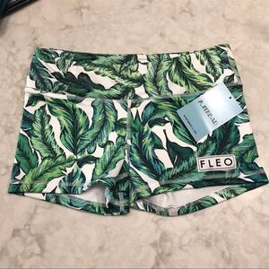 Fleo 3.25 Welcome to the Jungle medium shorts NWT
